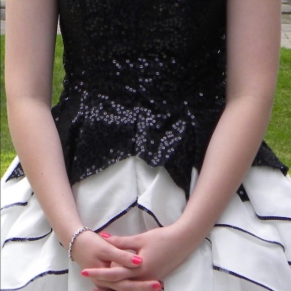 Black and white Elegant Sequinned Dress - Picture 2 of 11